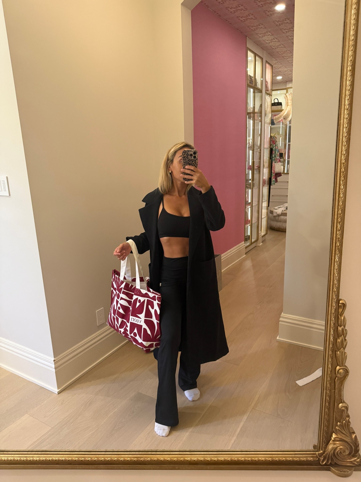 Obsessed with this set + coat from Vuori! Ready for the colder weather! 
@Vuoriclothing #VuoriPartner 