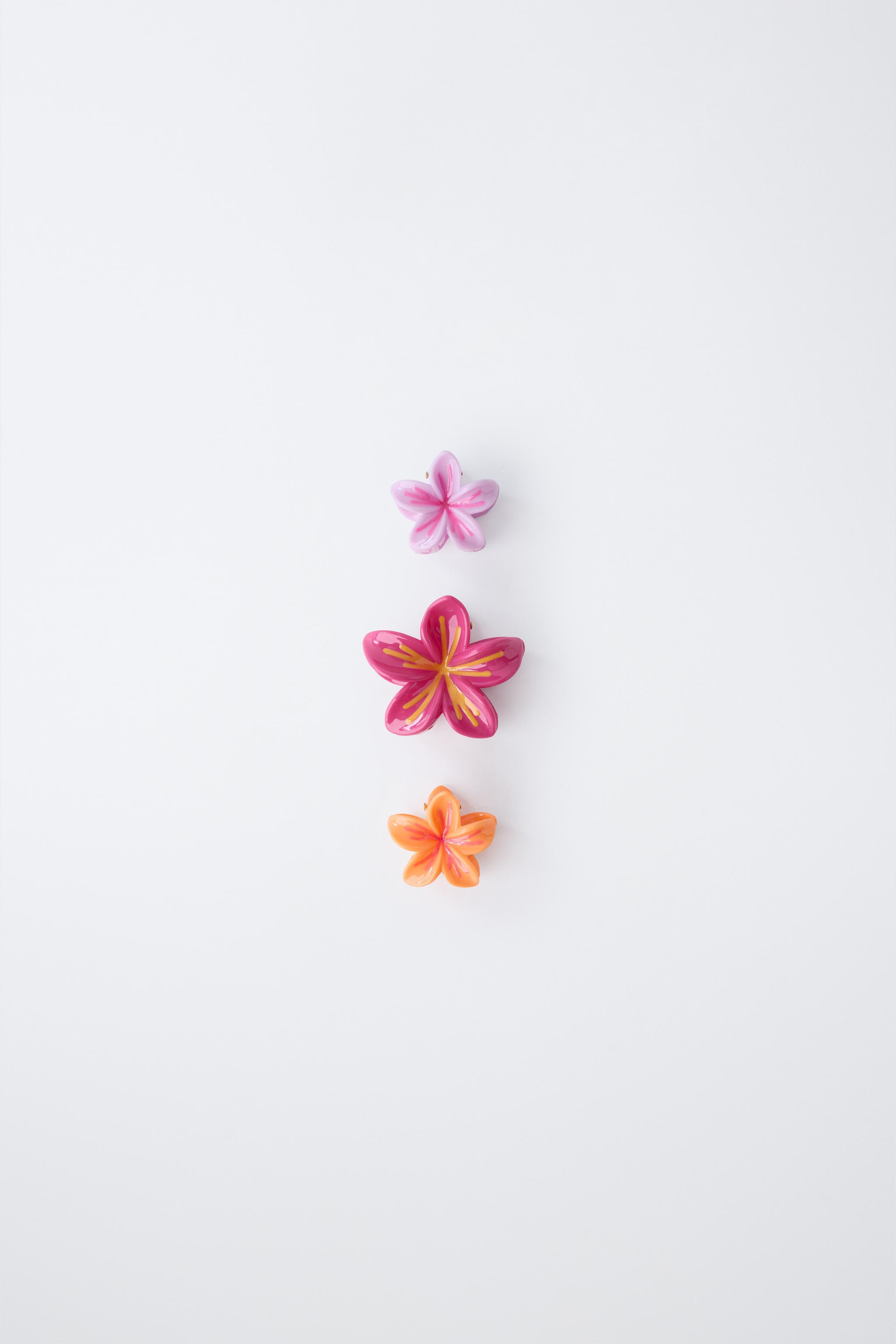 PACK OF THREE HIBISCUS FLOWER CLIPS | Zara US
