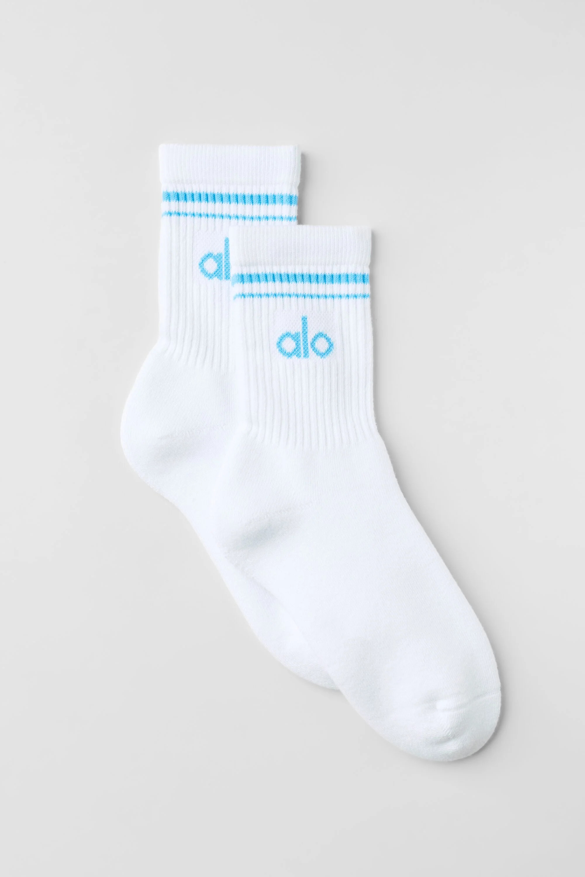ALO | Half-Crew Throwback Socks in White/Azure Blue, Size: Small | Alo Yoga