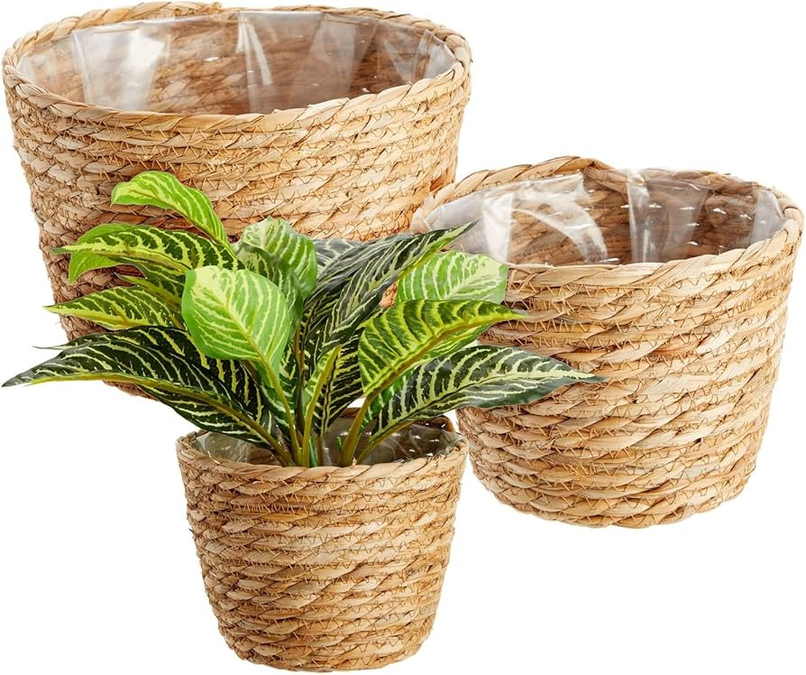 Juvale Seagrass Indoor Planter Set with Plastic Lining, 3 Small Woven Wicker Baskets for Plants, ... | Amazon (US)