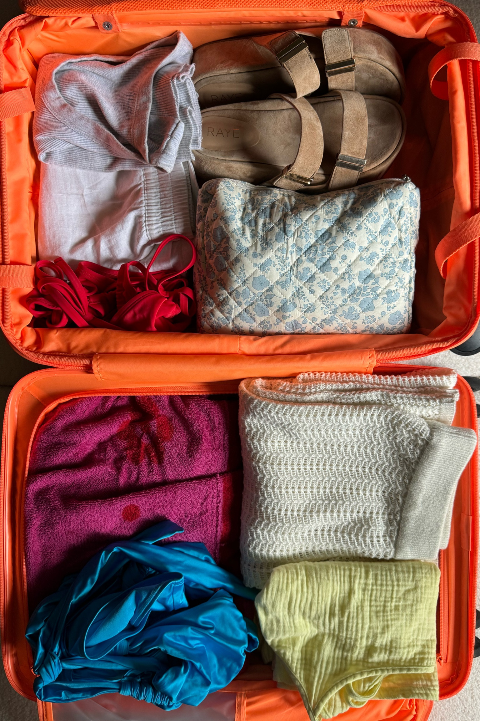 pack with me!! outfits I packed 💛