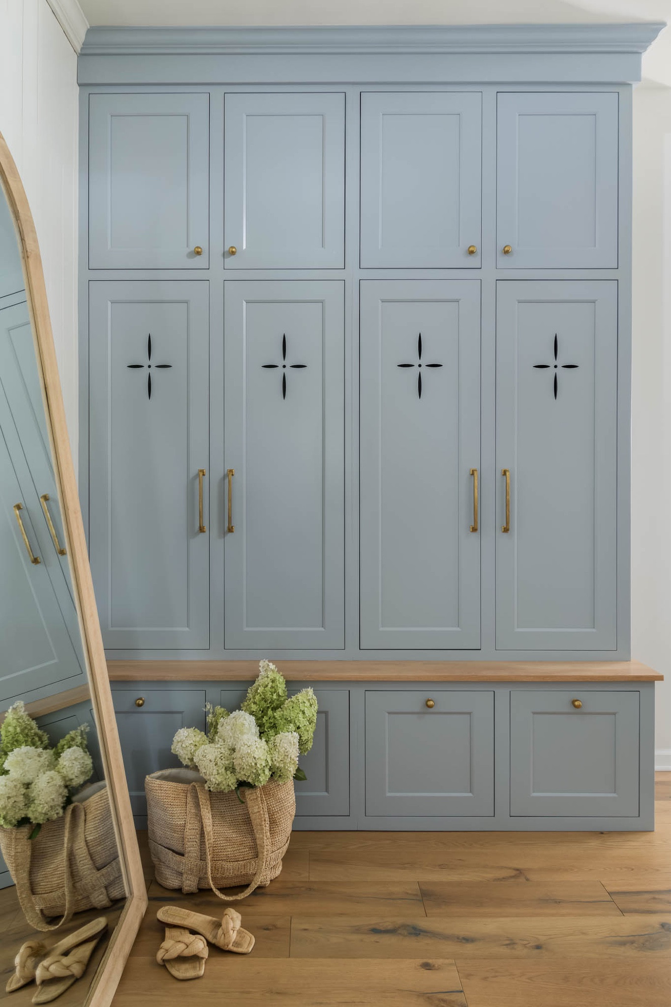 Mudroom essentials all linked here ✨

#LTKsalealert #LTKfamily #LTKhome