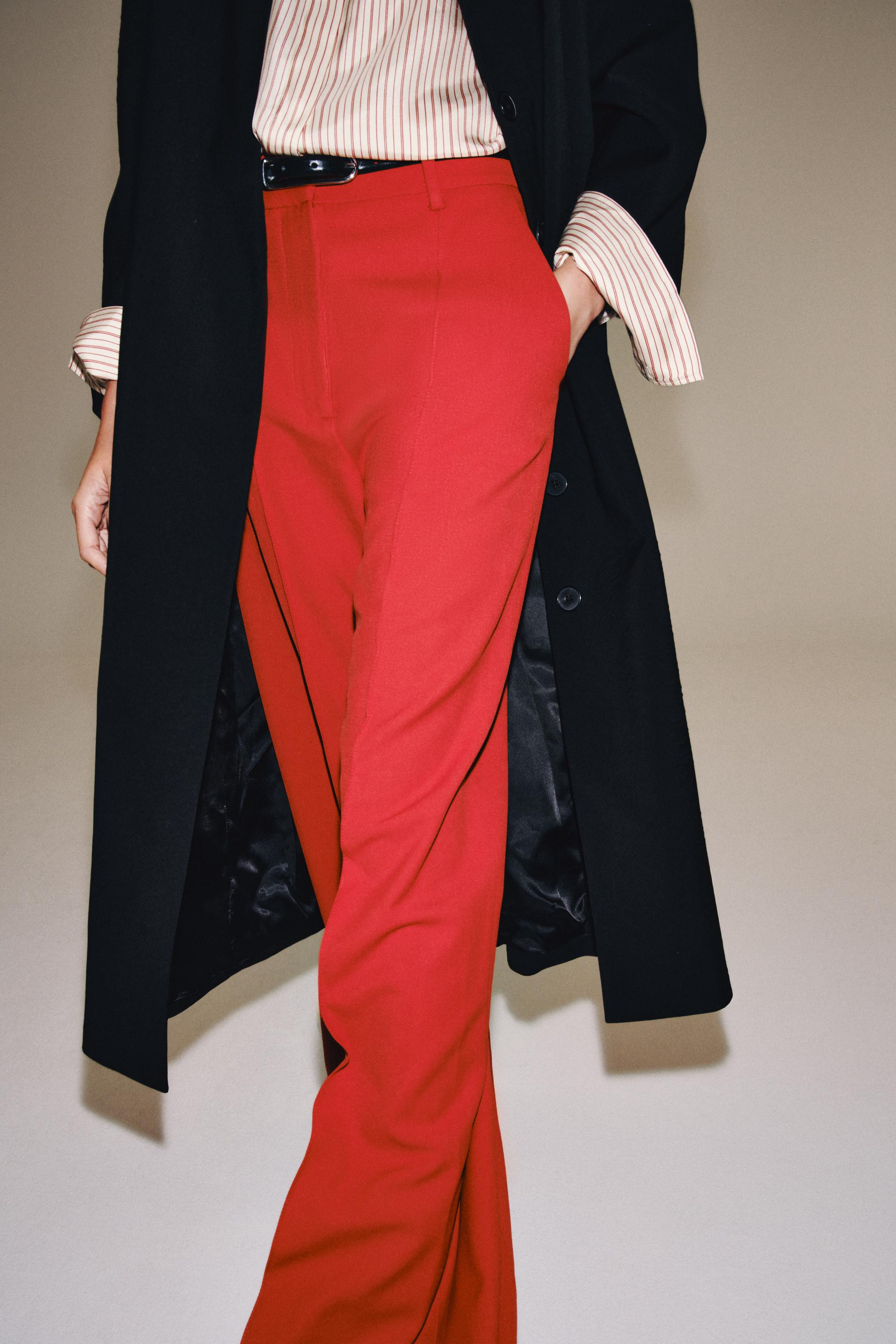 Gr\u00f6\u00dfe des Models: 178 cmZARA WOMAN KOLLEKTION. Hose aus einem Garn mit 24 % Viskoseante... | Zara DE