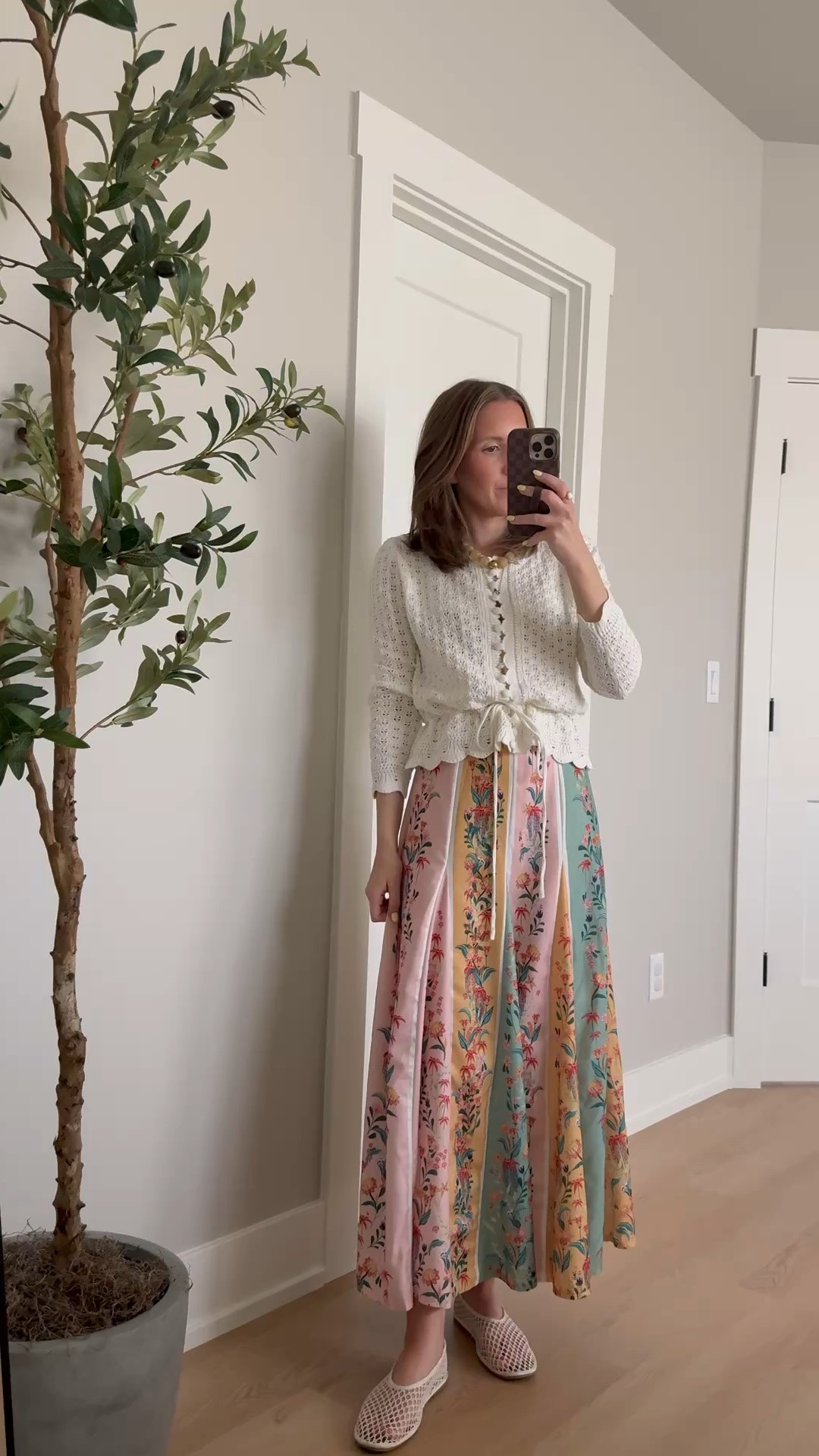 Teacher outfit idea🍎 topped this gorgeous Amazon dress with my favorite Amazon cardigan for a classroom ootd! Wearing size small in both

Teacher style, classroom outfit, Amazon finds, teacher outfit, look for less