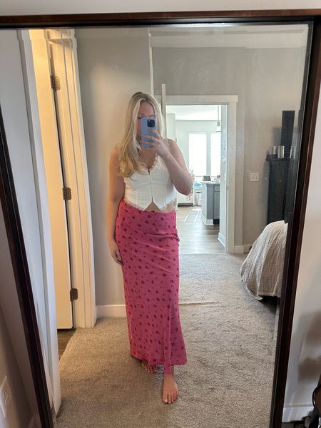 Spring break vacation outfit idea with this pink floral skirt and white top. Wearing a size 8 in both top and bottom. Normally a 6 and could’ve gone with my normal sizing #vacationoutfit #springbreakoutfit 

#LTKSeasonal #LTKtravel