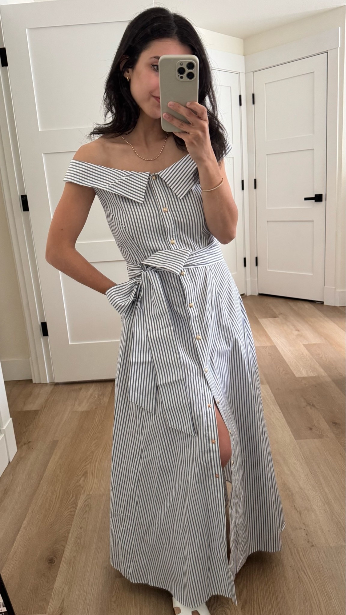 Beautiful cotton designer dress from Fabrique 🤍 love how this piece is designer but super wearable for everyday. I’m wearing the petite XS! 
#fabrique #fabriquedesigners #Fabs #ad 

Code: ToElana10 for 10%off 
$20 off $300 on bags: ToElana20