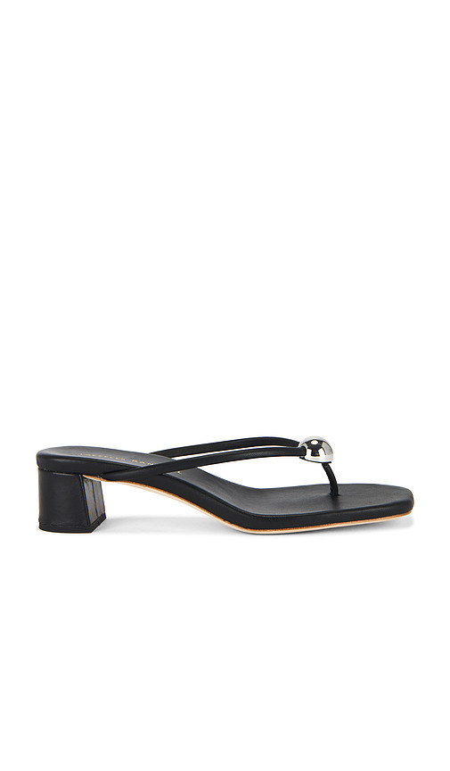 Loeffler Randall Odessa Sandal in Black. Taglia 9.5. Also in 6, 6.5, 7, 7.5, 8, 8.5, 9, 10. | Revolve Clothing (Global)