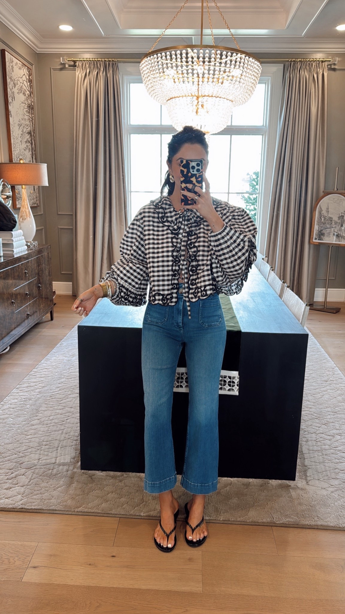 The detail on this top is so cute! Wearing a small! 🖤