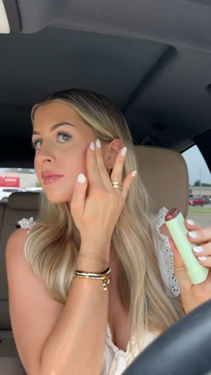 LOVE these on the go glowy bronzers from Target

These make my skin look so good🤍



Beauty, makeup, easy, quick, bronzer stick, pixi, on the glow, hydrating, sidneymarieduke

#LTKBeauty #LTKgrwm