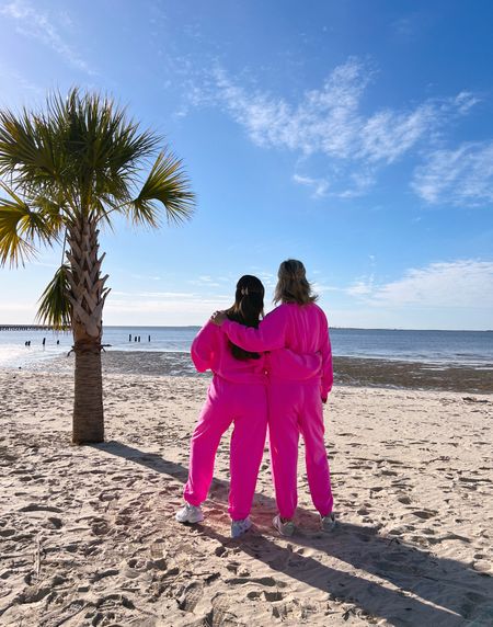 Pink sweatsuits! Pink sweatshirt & pink joggers matching set

#LTKfindsunder100