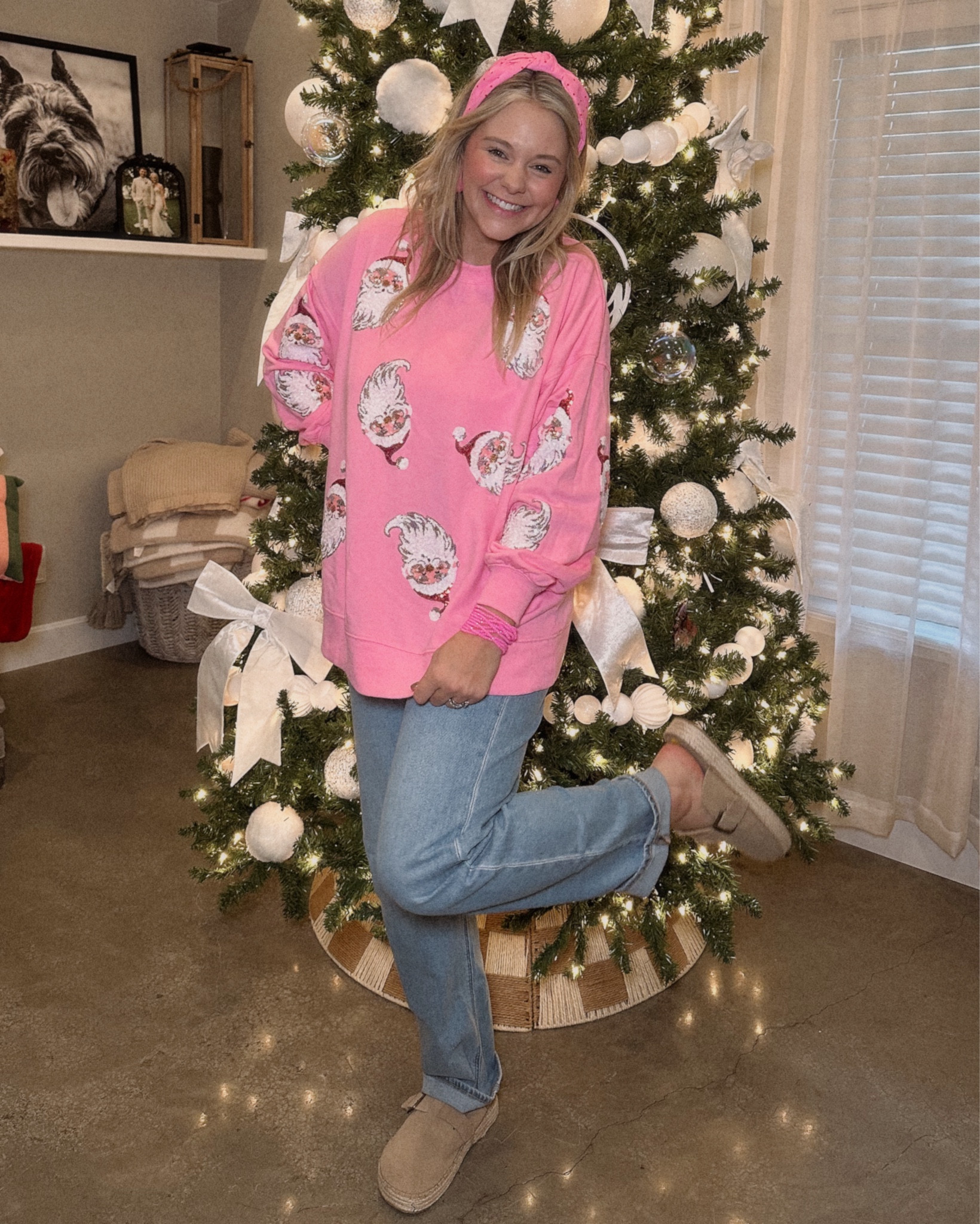 Pink Christmas 🎄🩷✨

#LTKHoliday #LTKootd #LTKmomlife