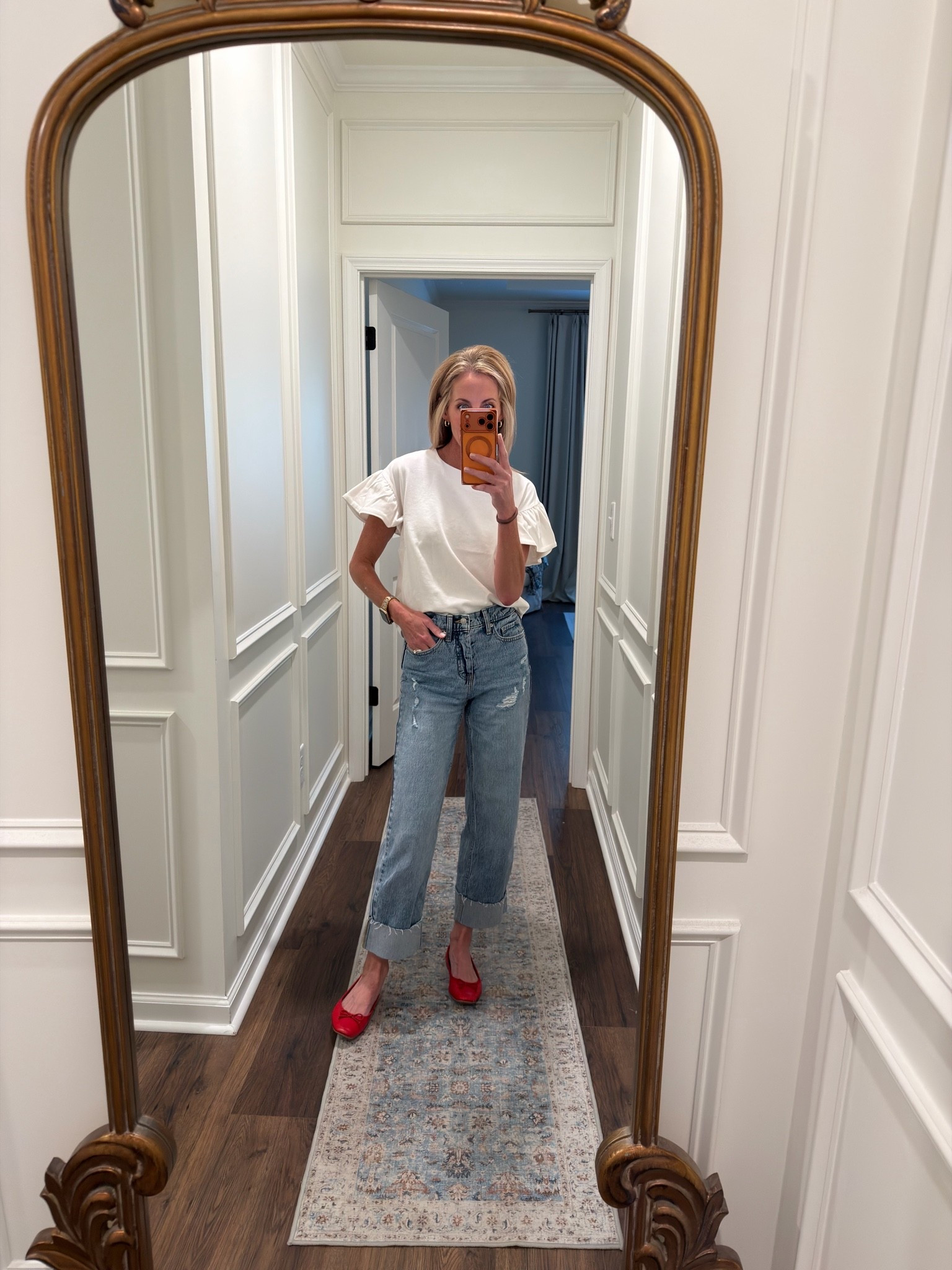 Under $20 Walmart top paired with under $23 Walmart jeans. Wearing a size extra small and top and zero in jeans.