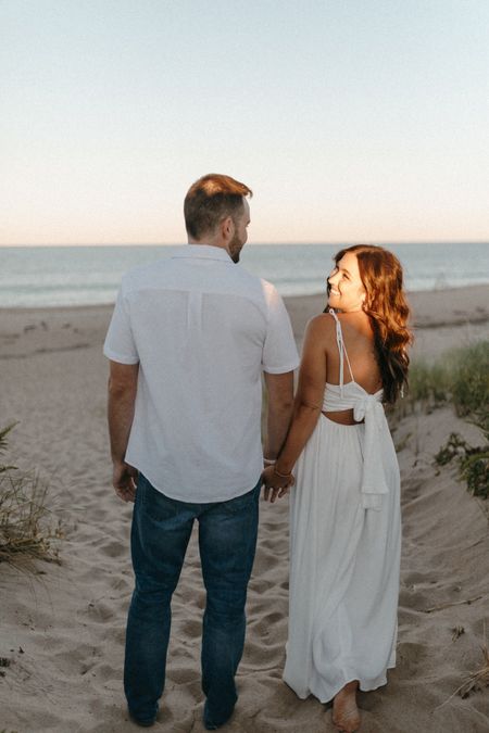 Perfect white dress for engagement photos on the beach 😍

Dress - small