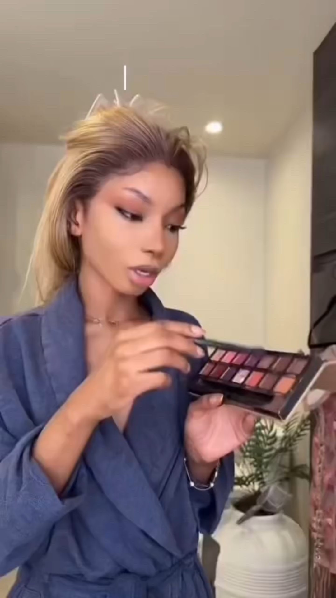 A 5-minute glam that always looks like it took 45.
Dewy skin, flawless base, and glow that lasts — this is my exact complexion routine using only luxe staples.

Products used:
Prep: COSRX Snail Mucin, e.l.f. Power Grip Primer
Base: Bobbi Brown + YSL All Hours Foundation
Concealer: Armani Luminous Silk
Brows: ABH Brow Gel + Sephora Pencil
Set: One/Size + Charlotte Tilbury Sprays
Finish: Fenty Invisamat Powder
Tool: Real Techniques Sponge

Minimal effort. Maximum elegance.
Should I post the eyeshadow routine next?
Comment “soft luxe”.
@effortlessbysia