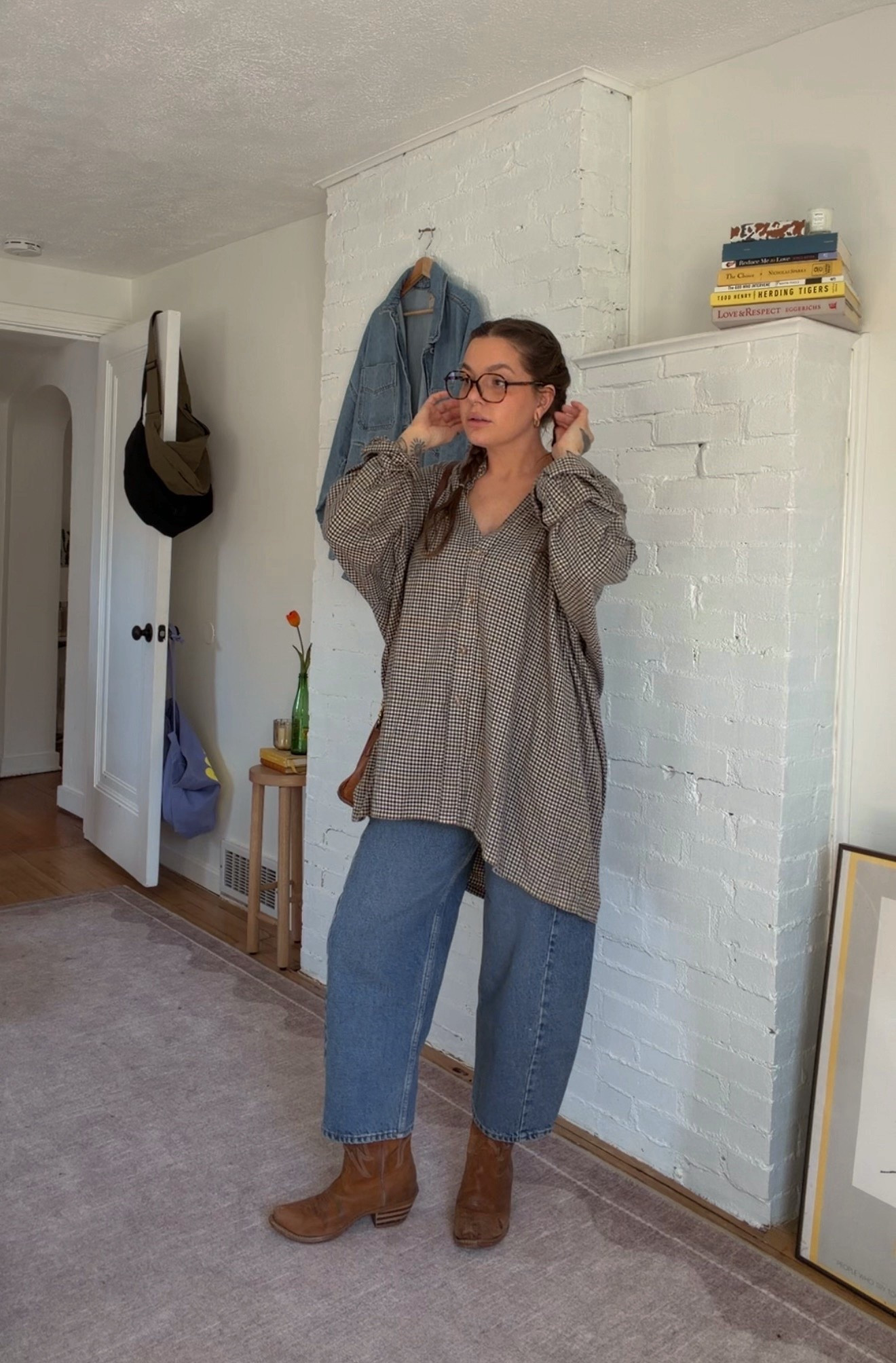 the best barrel jeans!!!!! not too much barrel so they can still be everyday jeans but still enough to be noticeable! so comfy! 

i did my TTS 28 waist but i actually did a SHORT this time! i am normally a regular but i like when a barrel jean is shorter for a little bit of ankle showing! 

top is thrifted from the men’s section ◡̈ 

#LTKSpringSale #LTKootd #LTKgrwm