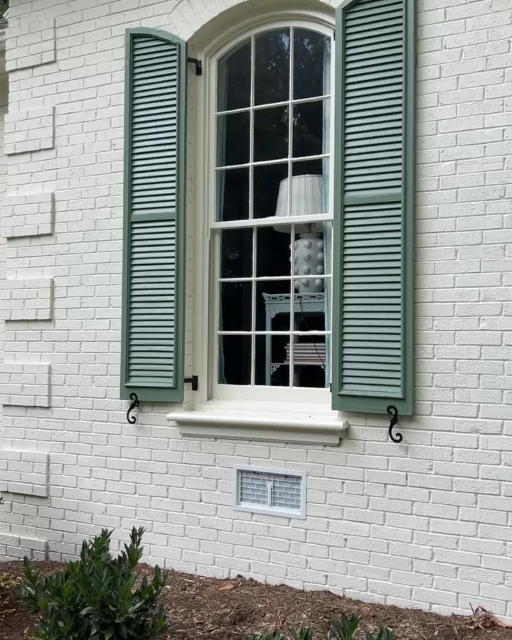 The shutter dogs we used! What a difference it made on the house 🙌🏼