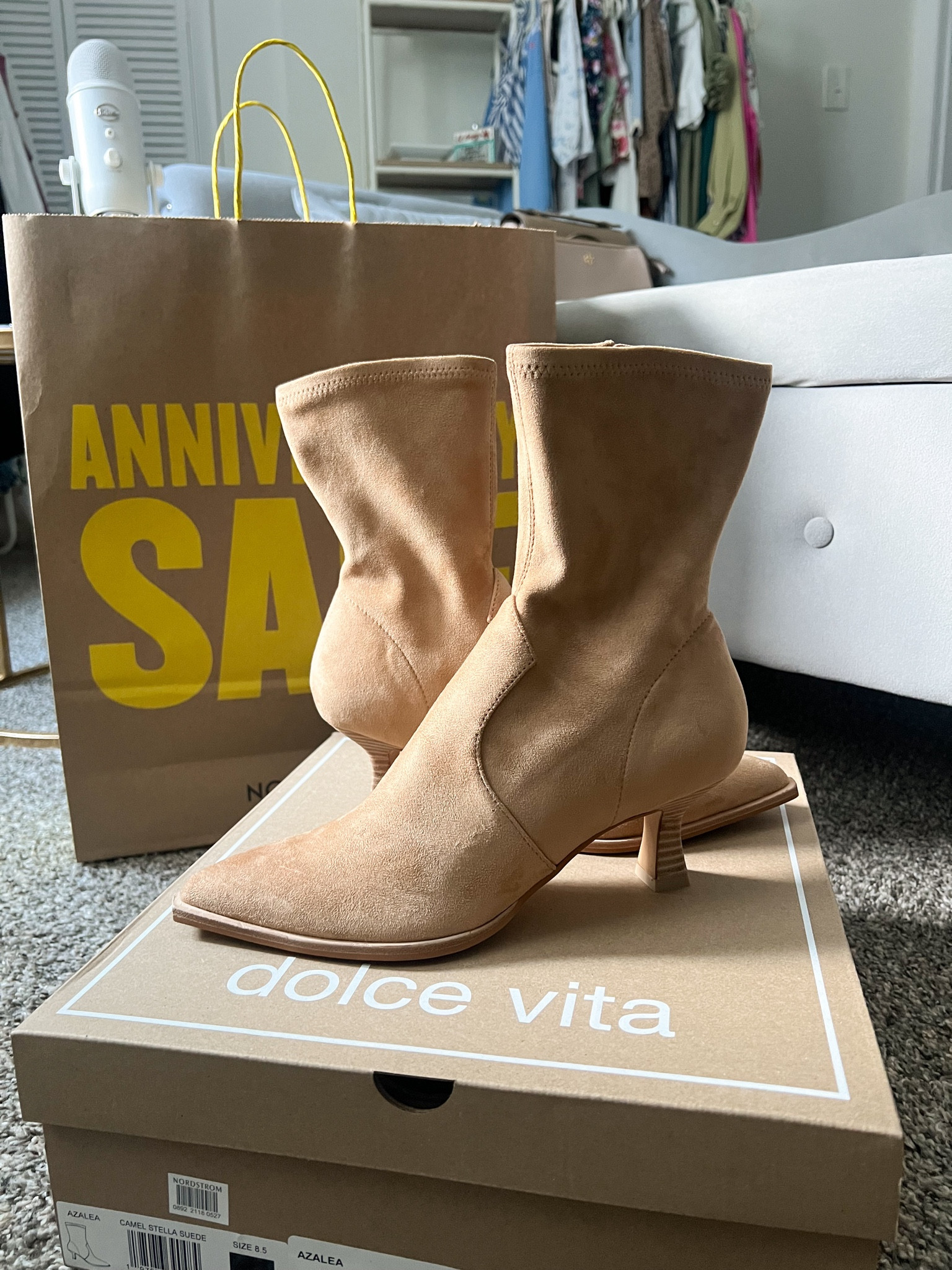 Nordstrom Anniversary Sale is now live for all cardholders. The 15th is public access 💛

My new booties from Dolce Vita and I am excited for them. I will be wearing this with basically every outfit all season long. Comes in three different colors 

Fall shopping, Nordy sale, summer sale, nsale 2024 
BrandiKimberlyStyle

#LTKSummerSales #LTKSaleAlert #LTKxNSale