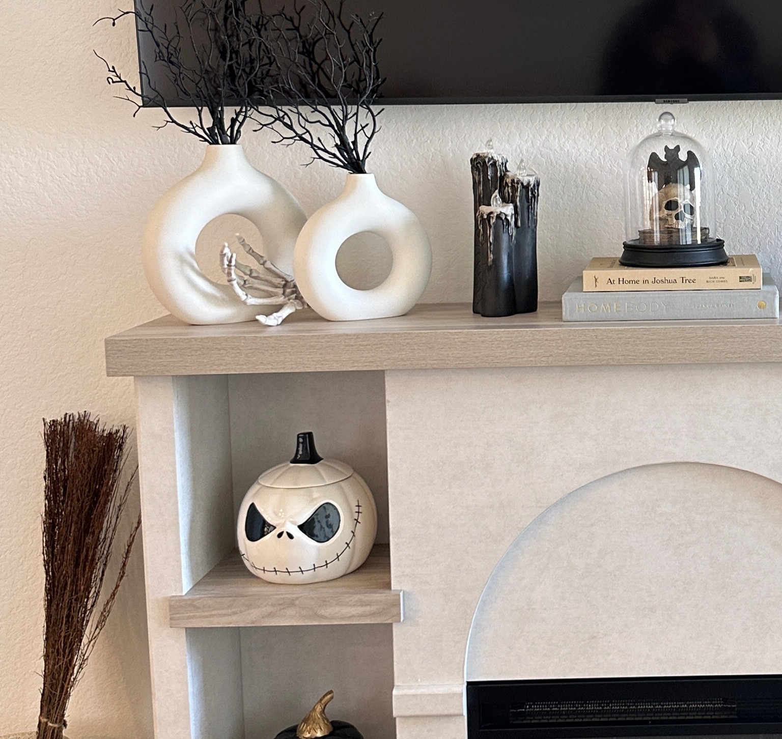 Halloween home decor 👻

#LTKSeasonal #LTKHome #LTKHalloween