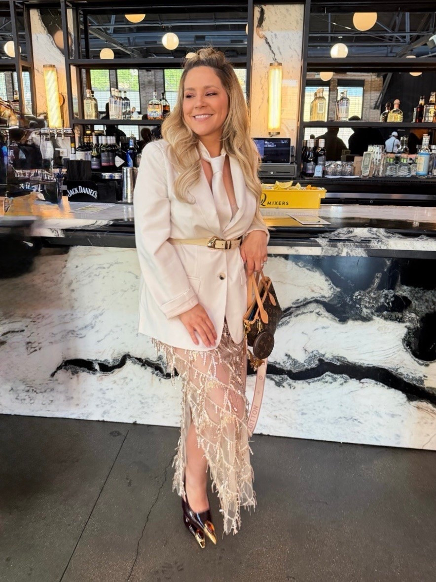 Business chic meets date night outfit 👔 🪩 
Blazer: S
Skirt: M
Heels: 7.5
Jewelry: Ahava Jewels (Code: HILLARY15)

oversized blazer, Business casual workwear, summer outfits, date night outfits

#LTKOver40 #LTKPetite #LTKWorkwear