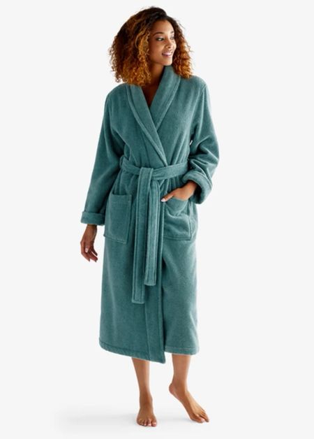 Did I show you cozy robe my BFF Siri gave me for Christmas? Almost forgot. Live and wear it all the time bc you guys know I’m a bath girl!

#robe

#LTKhome #LTKstyletip
