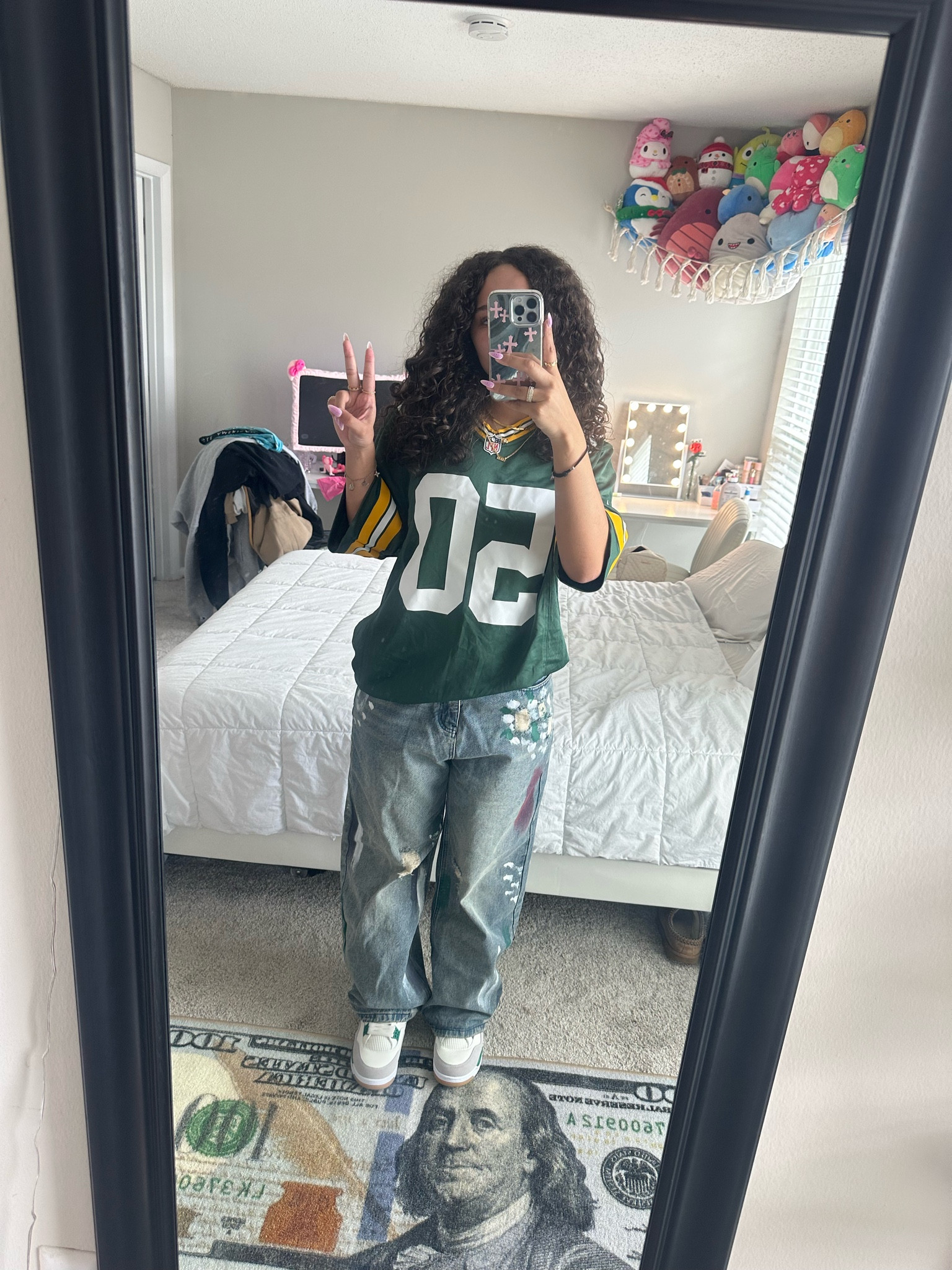 Pants from: 4tothe9
Jersey: depop
Jewelry: Evry jewels