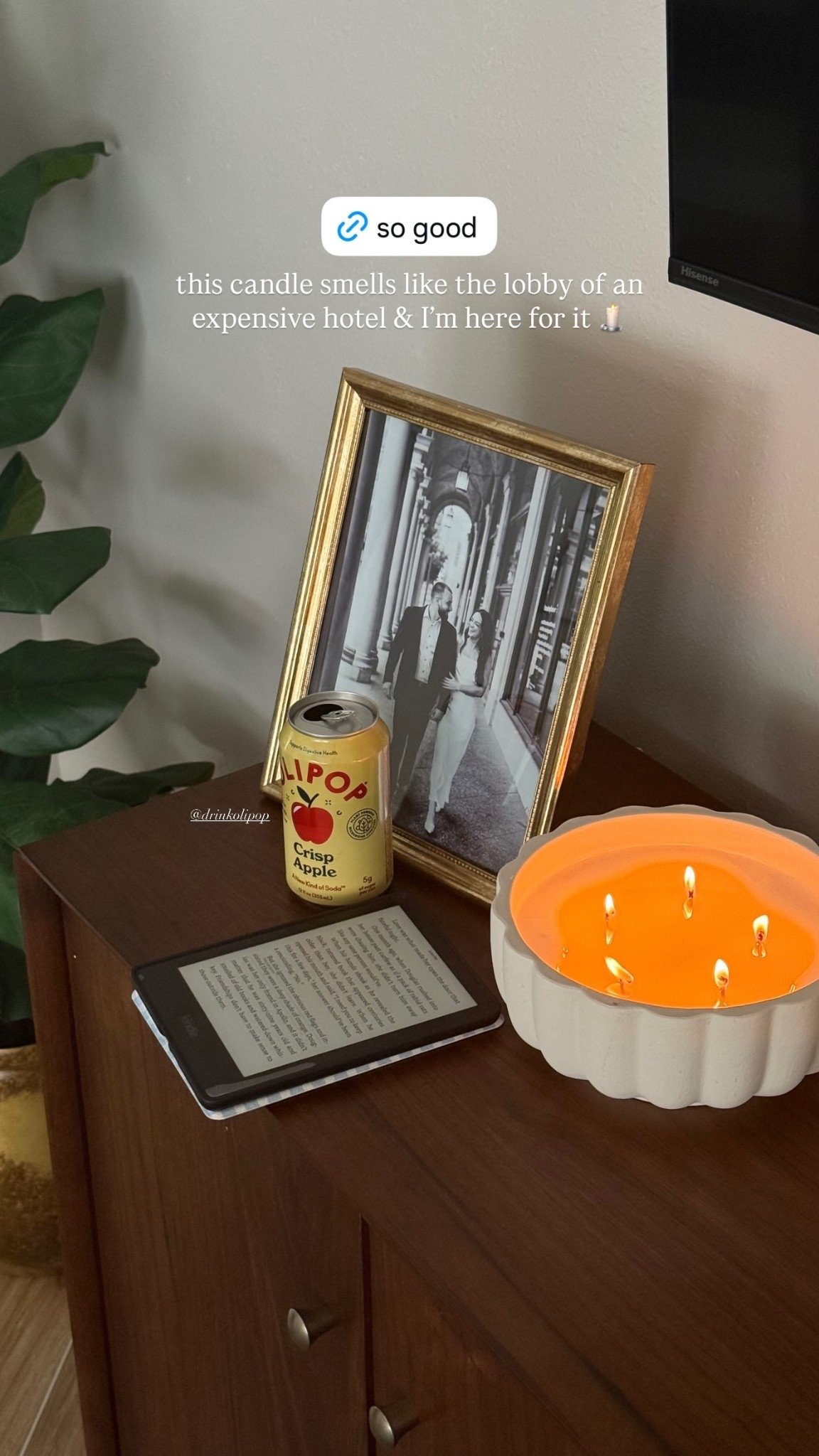 this candle smells like the lobby of an  expensive hotel & I’m here for it 🕯️ @drinkolipop