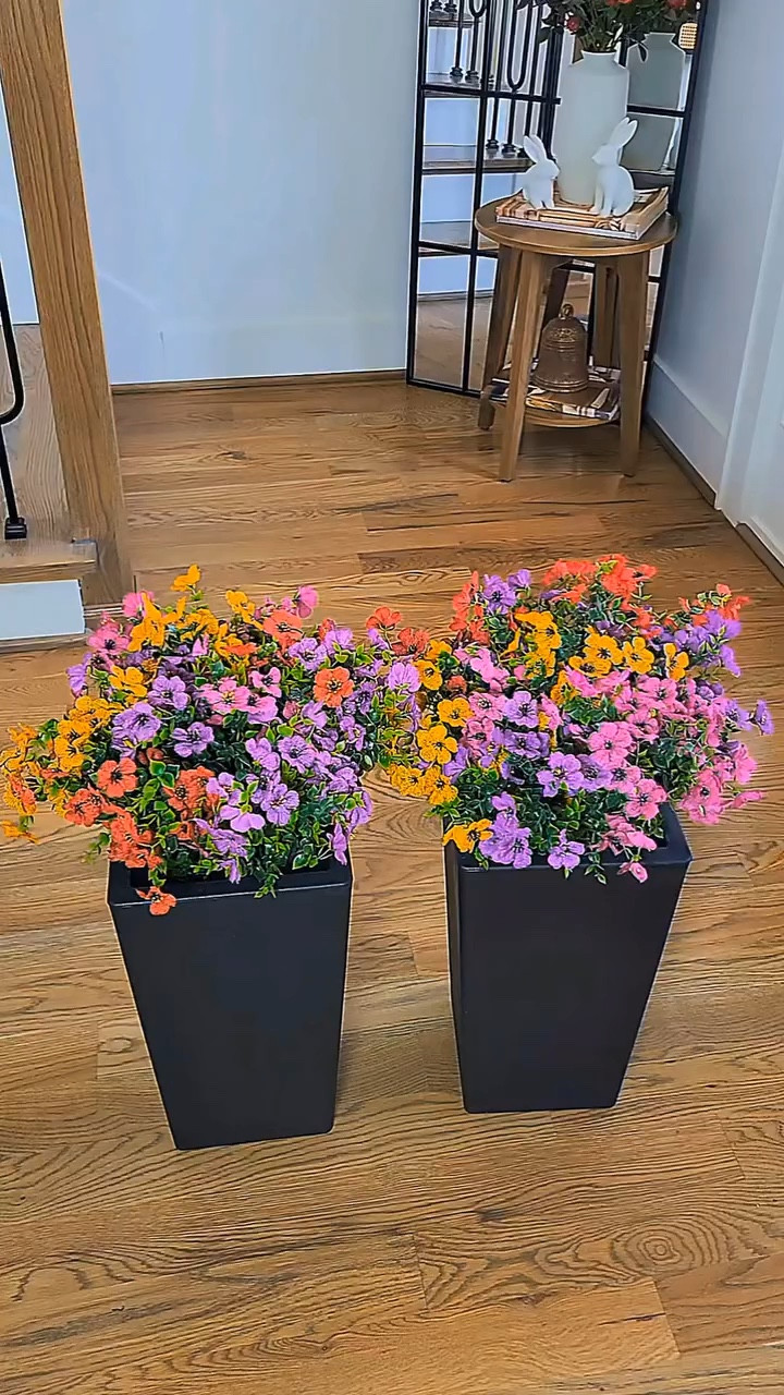 Un toque de color que transforma cualquier rincón ✨
Estas bases negras con flores vibrantes le dan vida, contraste y un look elegante a mi espacio. 💐🖤

Comenta Spring y te envio el link 🔗🐰🤗🌷

#homedecor #decoraciondehogar #homeinspo #decorinspiration #springdecoration

#LTKU #LTKHome #LTKSpringSale