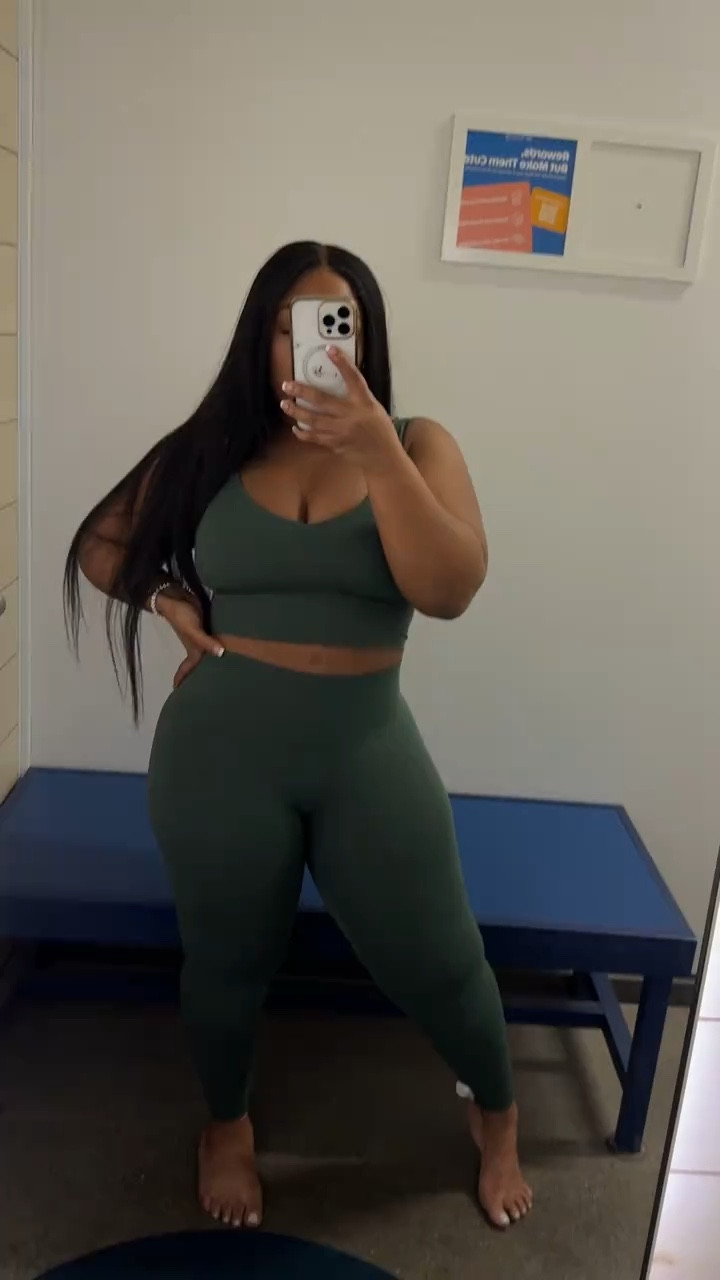 @oldnavy cute set finds ! #oldnavy #oldnavystyle #curvygirl #curvygirlfashion #springfashion

Comes in several different colors ✨

Leggings-medium 
Top-medium 
Pullover -small
Fitted shirt-smalll