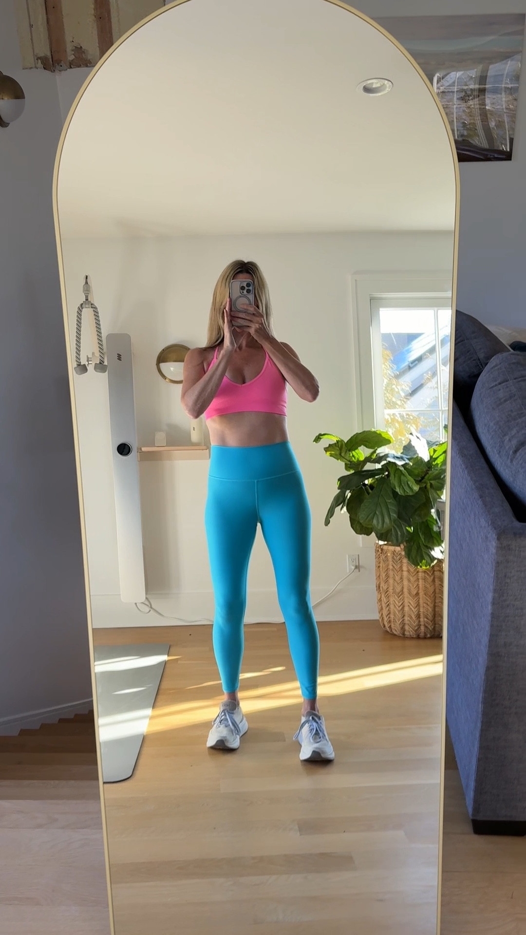 My favorite fabric in alo leggings is Airlift. The compression feels nice and is smoothing. I wear sz S for reference- I am 5’8” and sz 27 in jeans. These are 7/8 length.

#LTKgrwm #LTKfitnessgoals