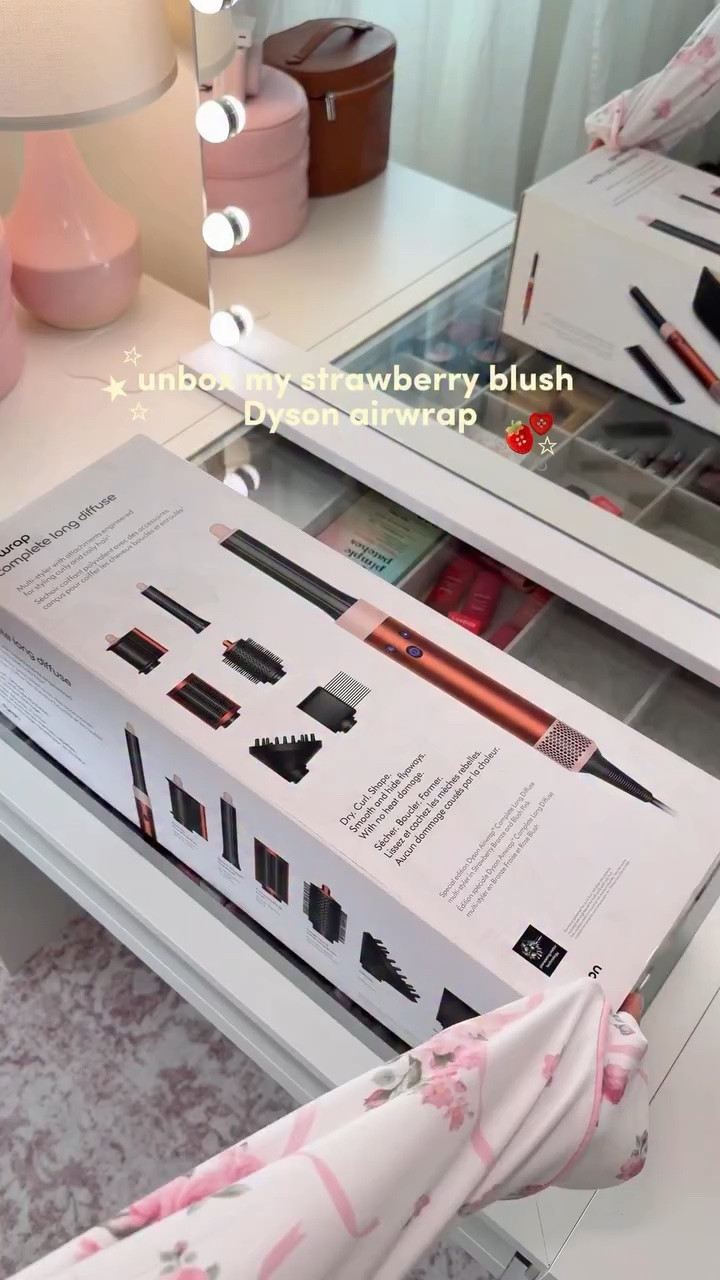 unbox my brand new strawberry Dyson blush airwrap🖤🍓

comment “shop” and I’ll dm you the 🔗

if yall didn’t know; my Dyson BROKE but thankfully the 2 year warranty policy saved me!! Lmk if you want a story time :))

#dysonairwrap #dysonstrawberrybronze #dysonairwrapstyler #pinkdysonairwrap #aesthetic