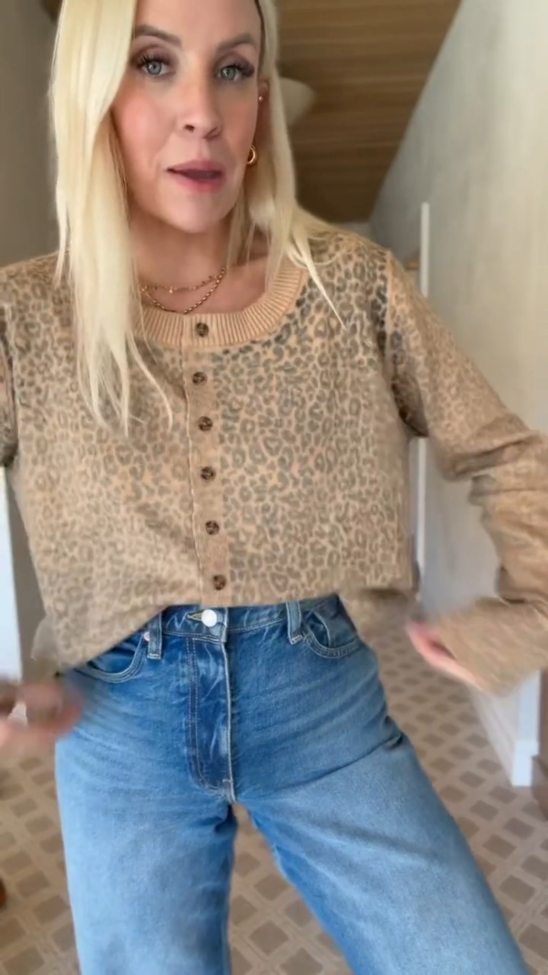 Cardigan is almost 40% off! Only $24!

#LTKootd #LTKSaleAlert #LTKFindsUnder50