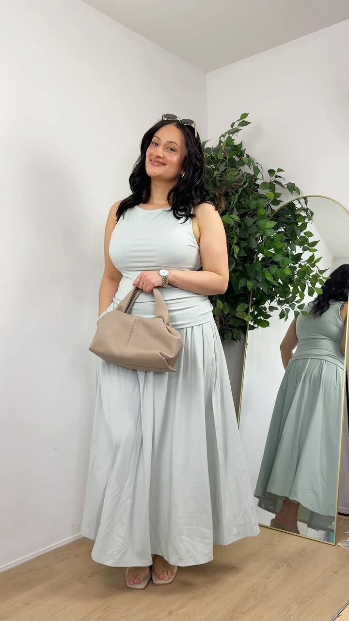 Wearing @ogl_move my favourite Organic and Sustainable fashion brand.
This Light Cotton Rib 2Pcs Set is perfect for Spring/ Summer.
Their fabrics are breathable, lightweight, comfortable and stylish.
Boatneck Brami Tank & Umbrella Maxi Skirt with Pockets in Color: Light Azure
Size: XL
To Shop comment Link
Also linked on my LTK 🔗 Link in bio 📍

#ogl #og|move #inmyogl #oglbratops #newairybrami
#sustainablefashion #organicfashion #slowfashion #canadianfashionblogger #midsizeoutfits #midsizefashion #fashiontrend #minimalstyle #minimalfashion #springfashion #springoutfitideas #springoutfit #grwm #grwmreel

#LTKcurves #LTKsummer #LTKspring