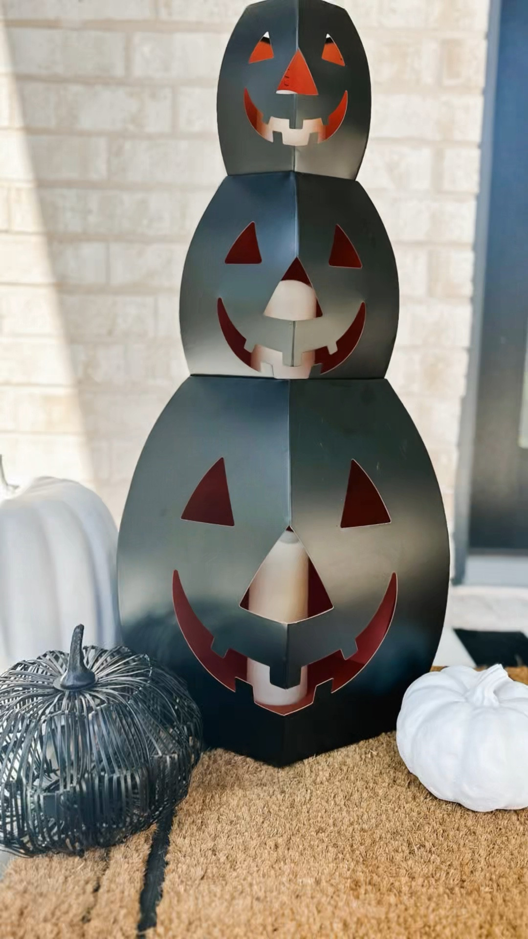 Metal stackable pumpkins! Perfect to be used on their own or in a stackable set 🎃 
#ltkhome #halloween #halloweendecor #homedecor #pumpkins #spookyseason #spooky

#LTKHome #LTKHalloween #LTKSeasonal