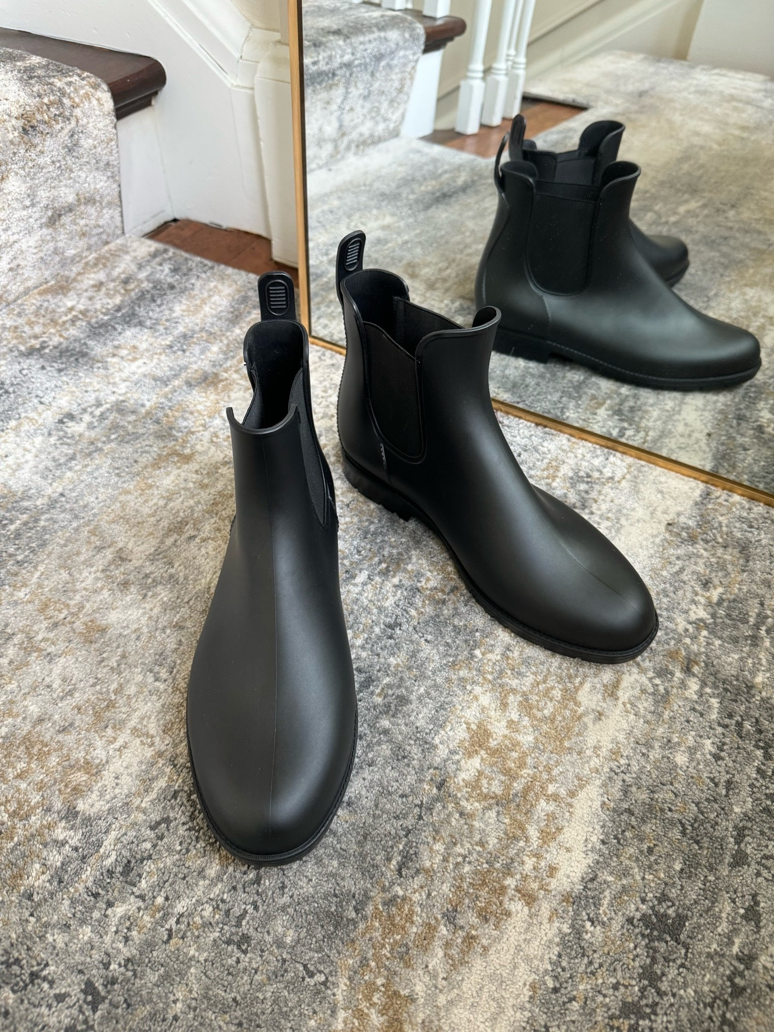 This is your sign to get these insanely easy to put on and comfortable rain boots (run TTS)

#LTKSeasonal #LTKSaleAlert #LTKPlusSize