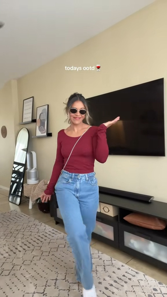 When the streets are calling✨

Top + bag @target 
Jeans @abercrombie 
Sneakers @converse 
Accessories + shades @amazonfashion 

#OOTD #outfit

#LTKStyleTip #LTKPetite #LTKFindsUnder50