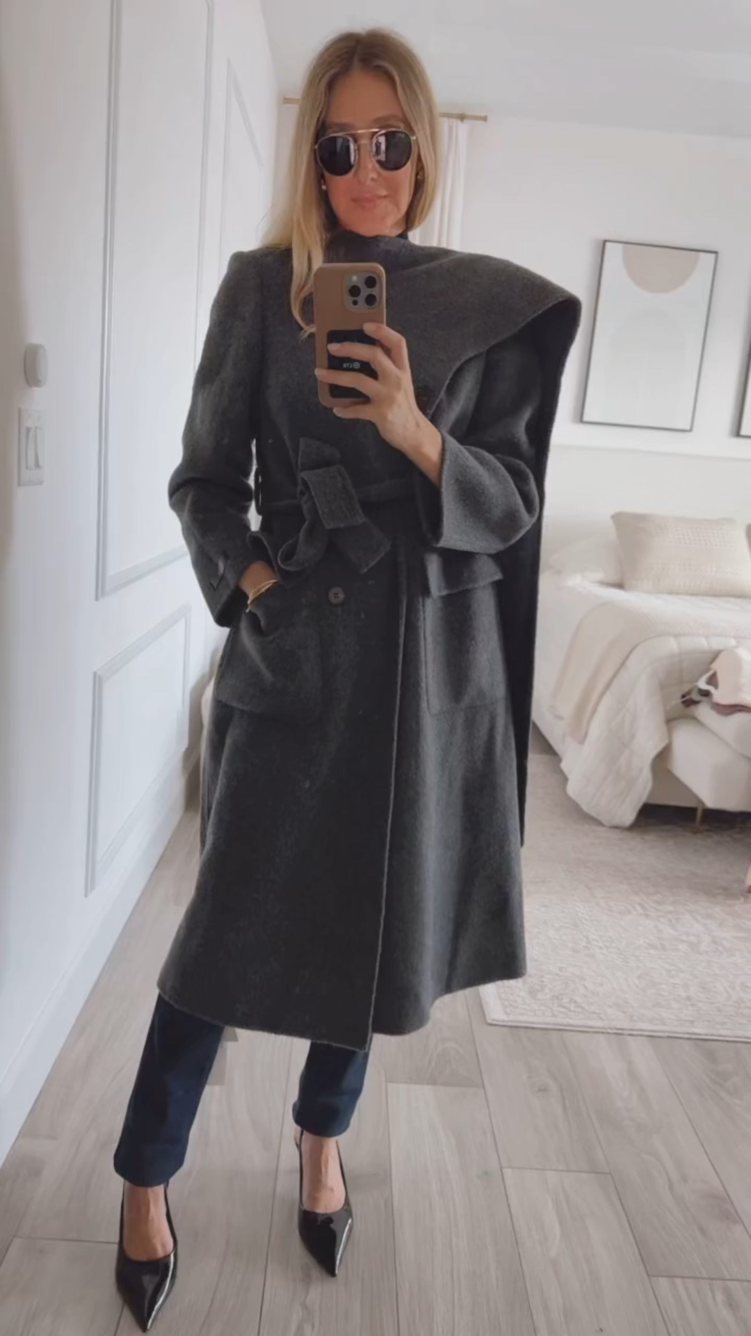 Such elegant and beautiful outwear that is perfect for this cooler season! I love to stay warm and still look put together, and this scarf coat is everything! 🙌🏼
Winter coat 

Aline — 15% off
Aline20 — 20% off on orders of 2 or more items
Aline30 — 30% off on orders of 3 or more items


#LTKSeasonal #LTKU #LTKootd