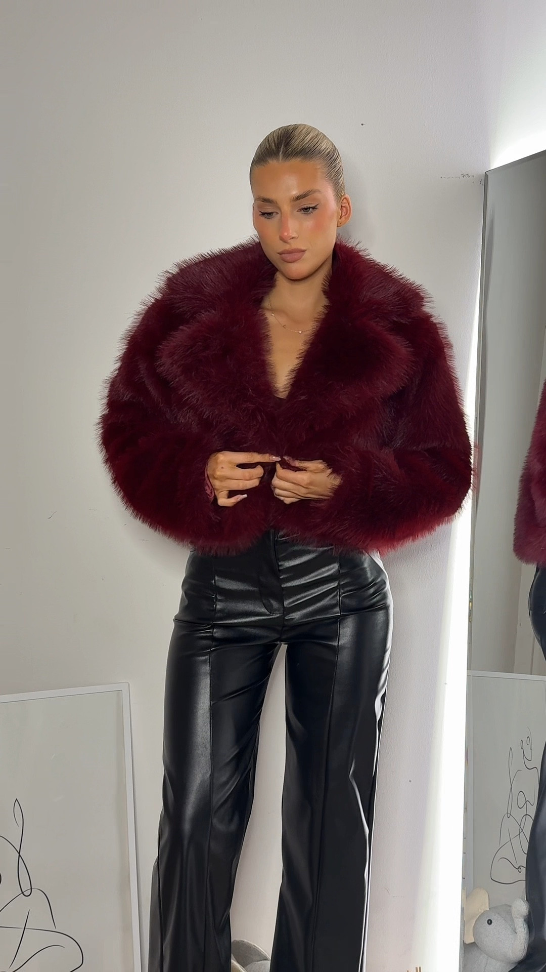 AD| Standing out from the crowd with this jacket 🍒✨🖤

 CNK5424

#prettylittlething#fauxfur#cherryred#outfitinspiration