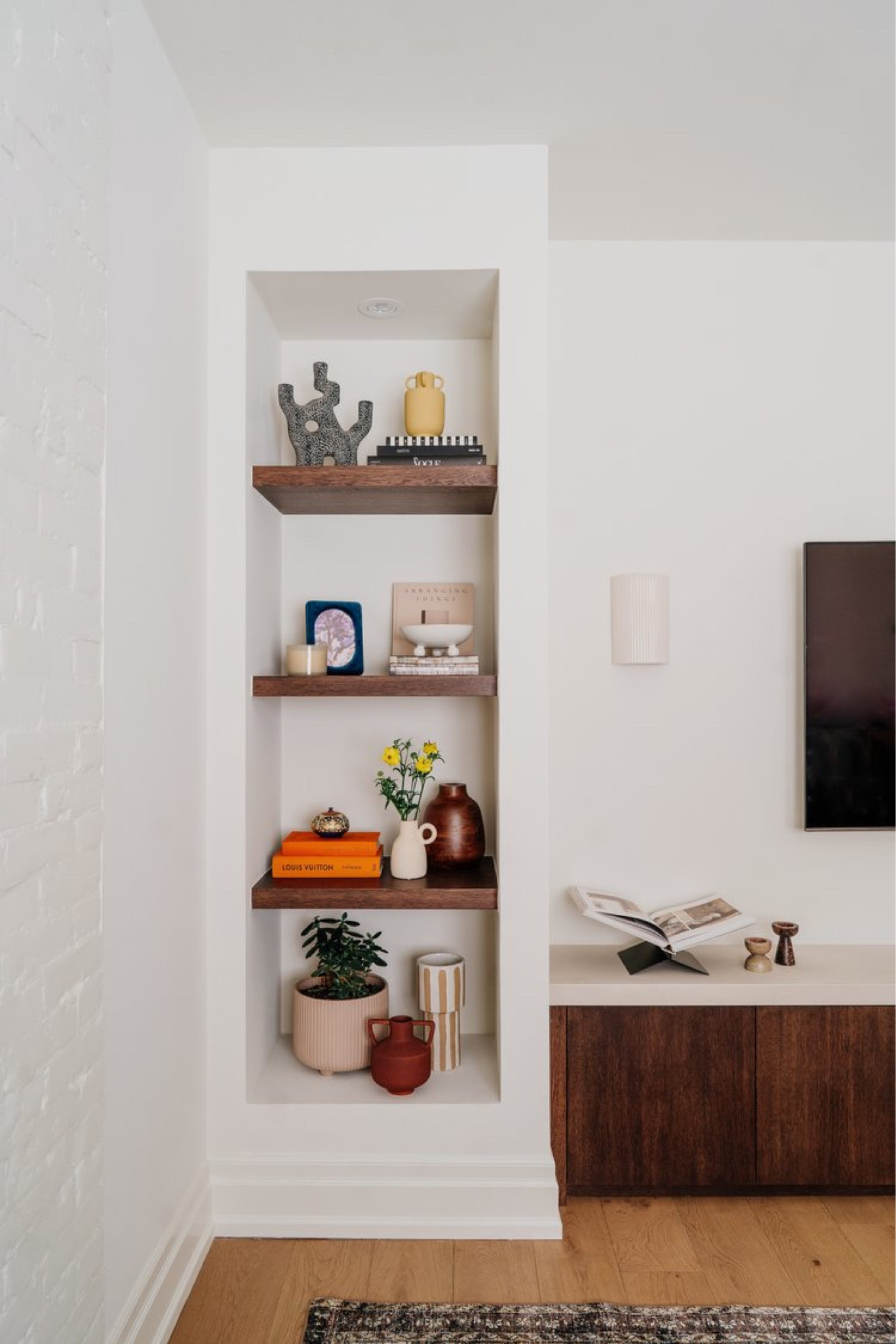 PROJECT LAUDER
Built-in shelf styling

#LTKhome #LTKstyletip