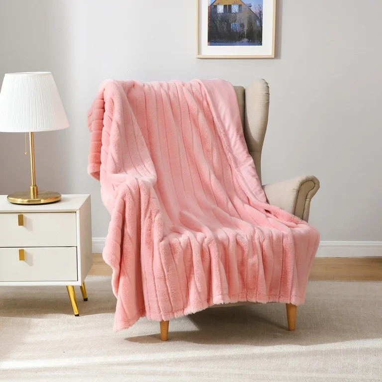 Mainstays Pink Faux Fur Throw, 50" x 60" - Walmart.com | Walmart (US)