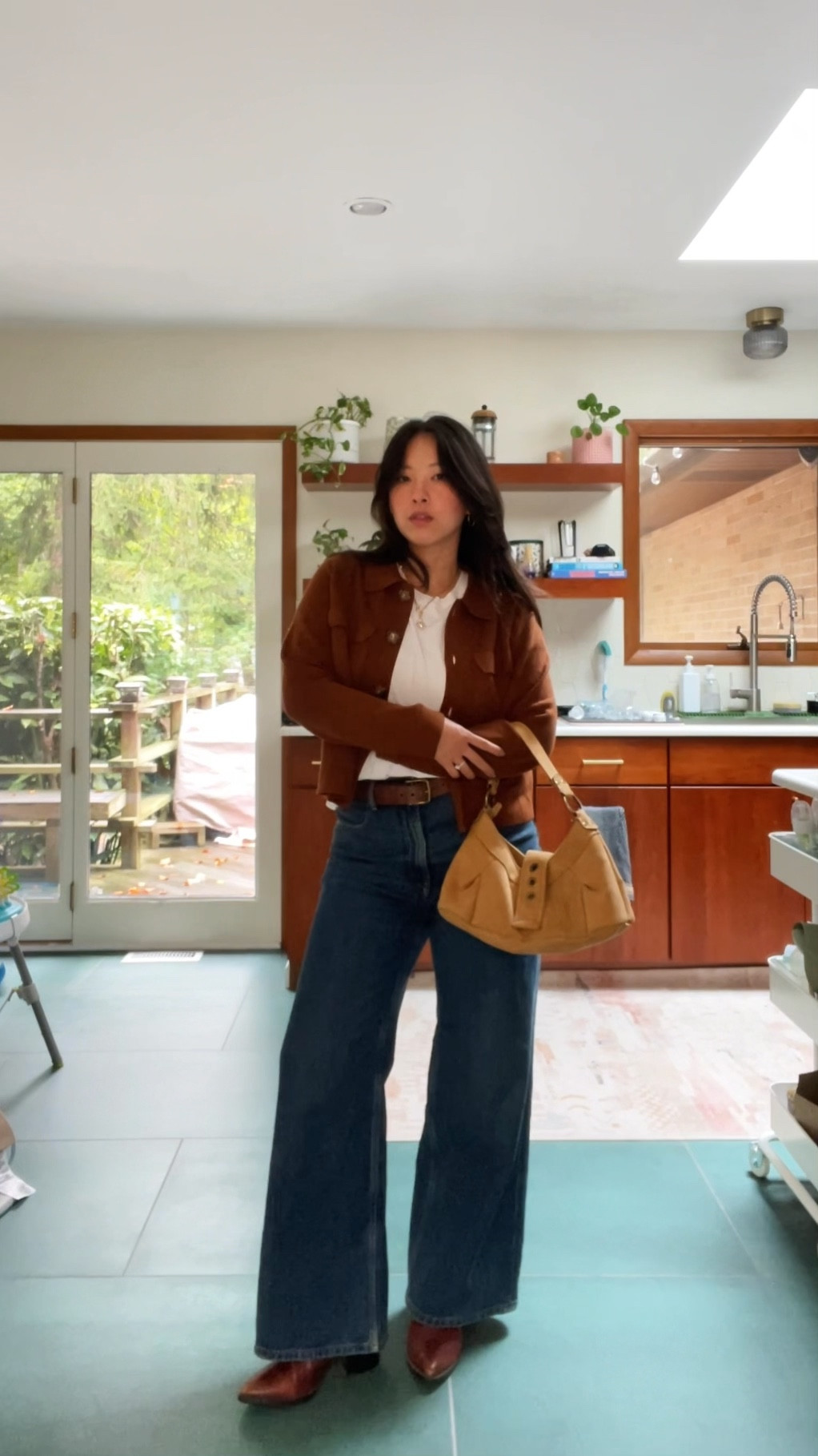 It’s the season! 🐻🤎

@sezane knitwear / @amberlollipop.jewelry necklace / @everlane @everlaneonyou jeans & tshirt / @vagabondshoemakers boots #ootd #fallvibes #autumnvibes #falloutfit #falloutfitinspo #fitcheck #outfitoftheday #october1st