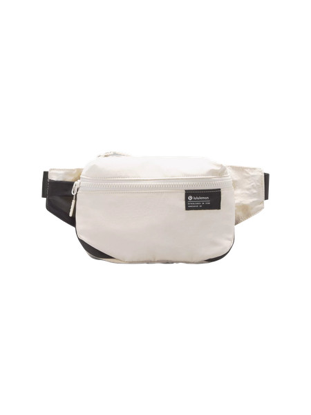 Clean Lines Belt Bag 2L | Unisex Bags,Purses,Wallets | lululemon | Lululemon (US)