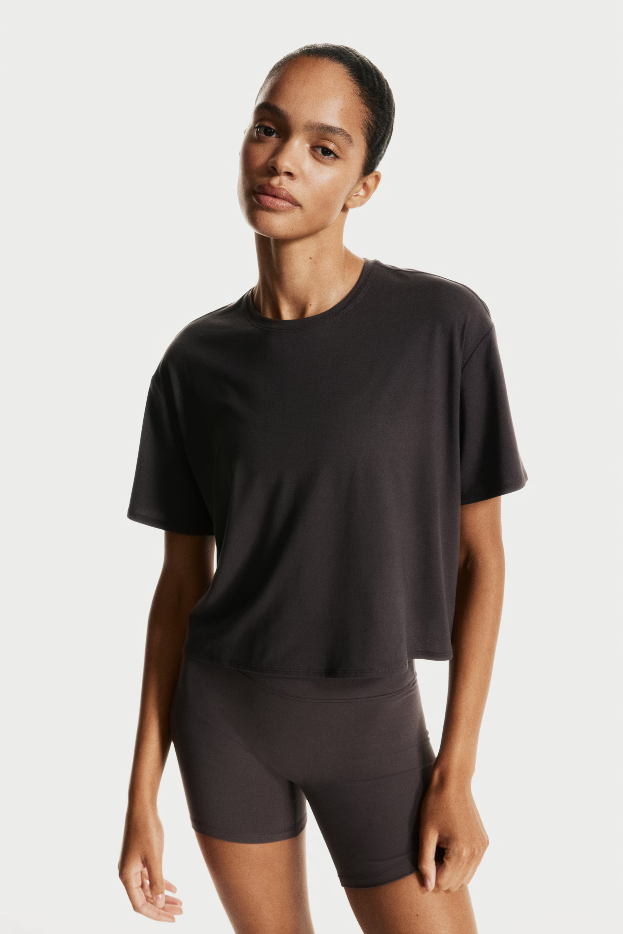 Boxy-style sports top with DryMove™ | H&M (UK, MY, IN, SG, PH, TW, HK)