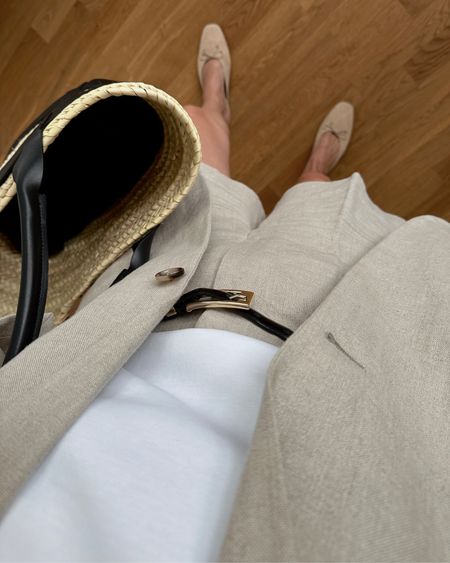 Linen suit and comfy flats ☀️