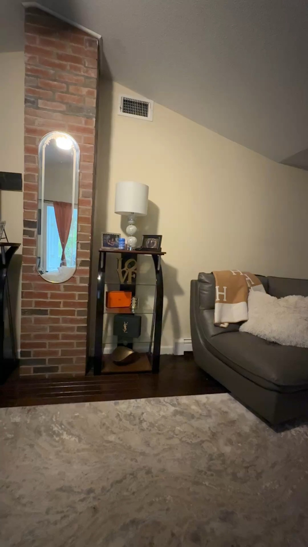 POV: you’re building your dream content space in a house that gave you NOTHING to work with 😩✨