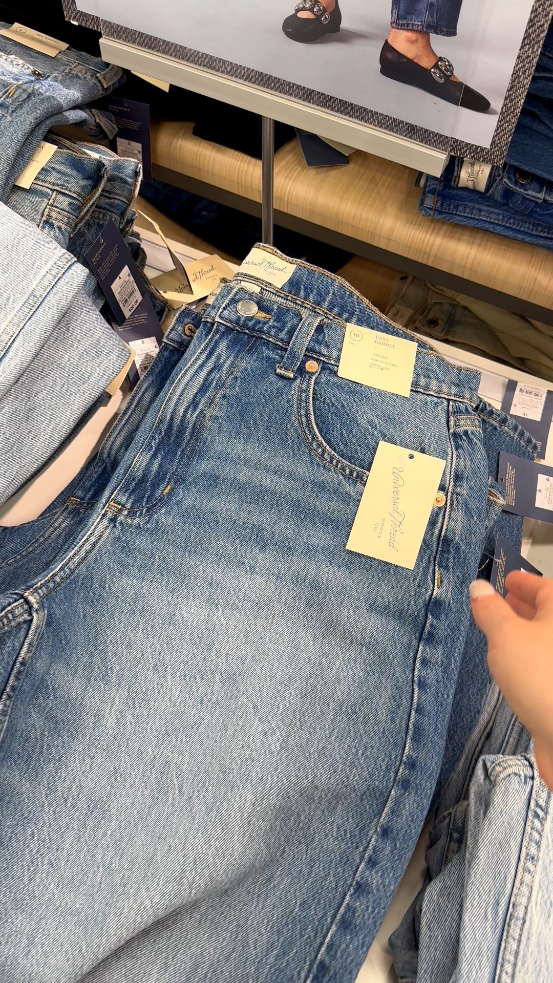 New barrel  Jeans $40

#LTKStyleTip #LTKMidsize #LTKFallSale