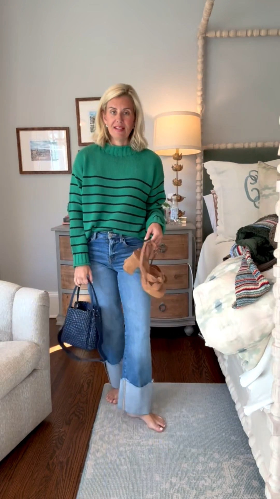 Social Threads Friends & Family sale ends today with code FF20 for 20% off!!
Sweater - small
Jeans - 25 
Slippers - 8 tts