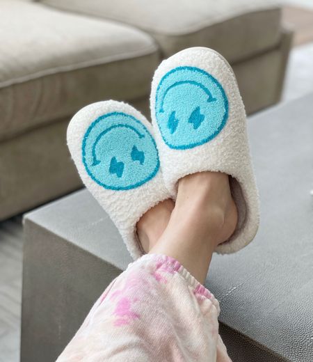 I couldn’t let the boys have all the din with the smiley face slippers😁 I got a pair for myself! $23 from Amazon 👌🏻

Spring fashion 

#LTKSeasonal #LTKunder50