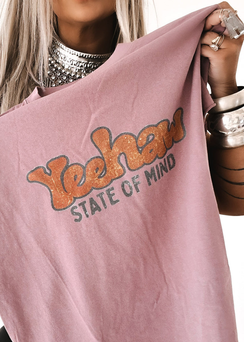 YEEHAW STATE OF MIND SIDE SLIT TEE | Pebby Forevee