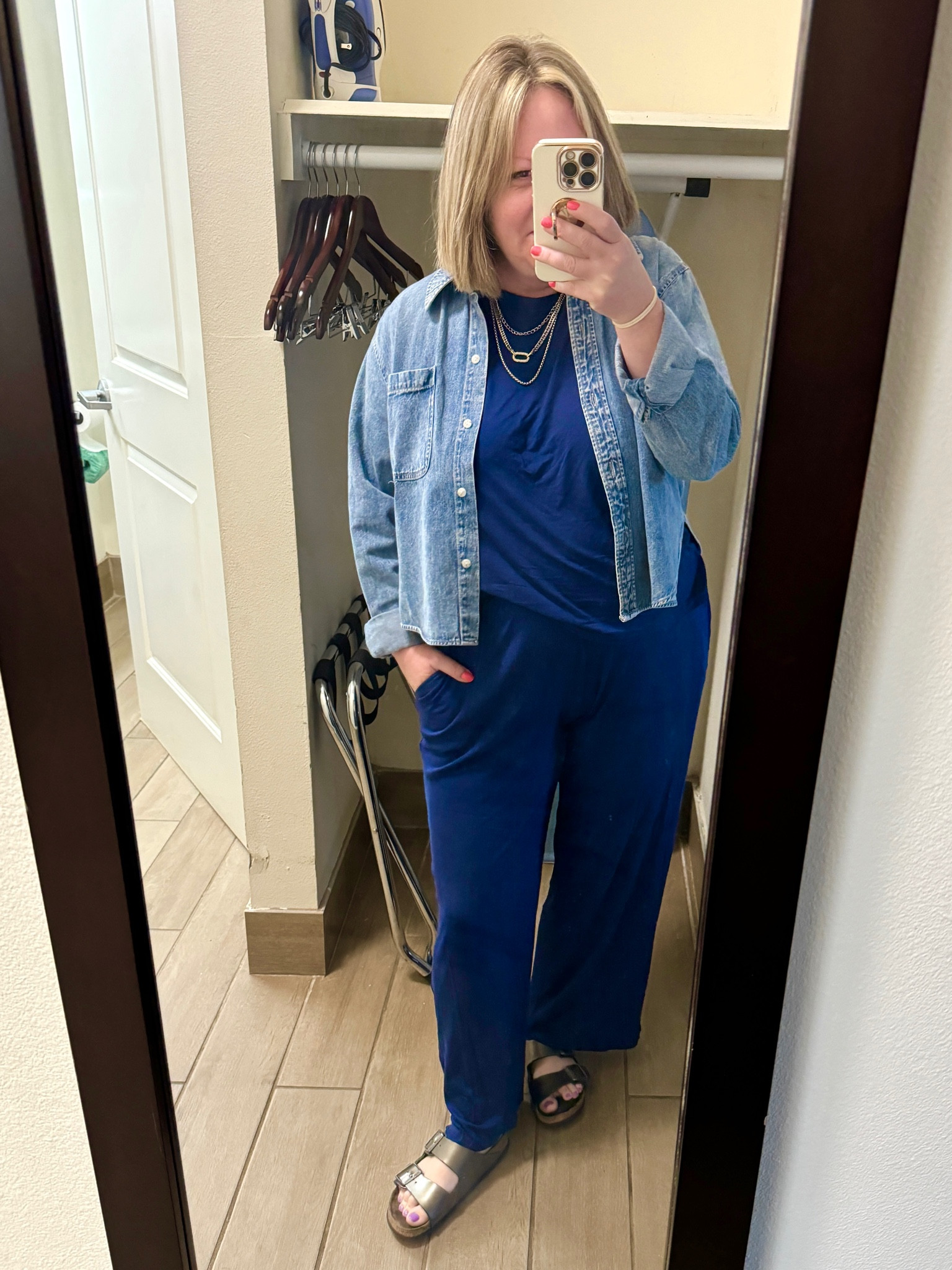 Large in all pieces 

#LTKfindsunder50 #LTKmidsize #LTKover40