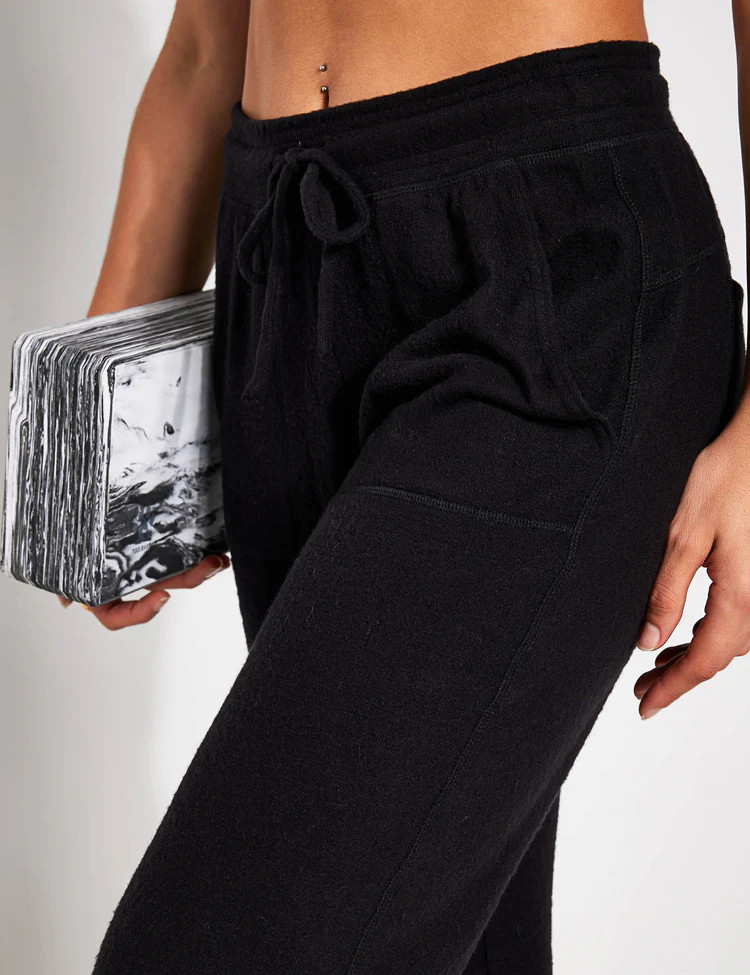 Alo Yoga | Soho Sweatpant - Black | The Sports Edit | The Sports Edit